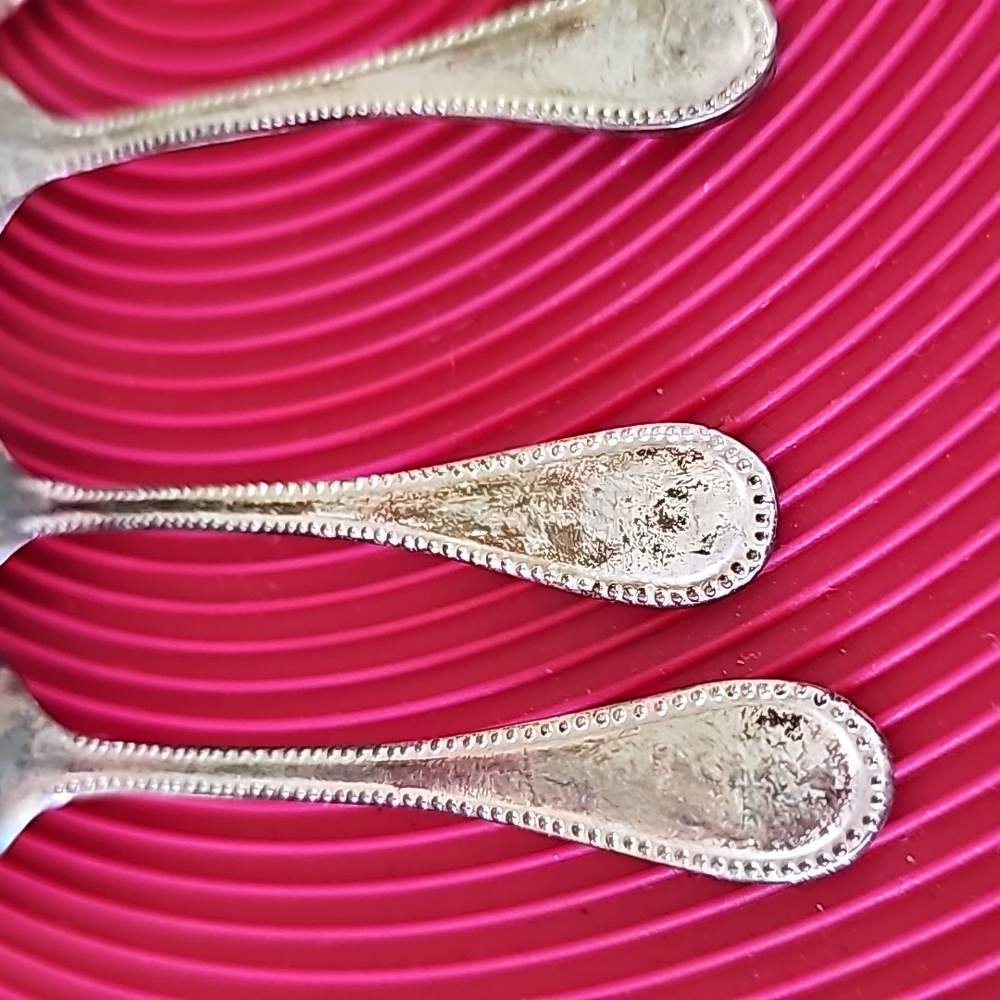 4 Small Teaspoons - Picture 3 of 5